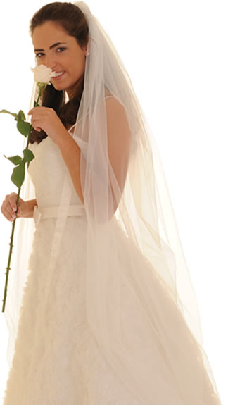 una sposa di Giuliana Orsini indossa un vestito di Giuliana Orsini - Trento